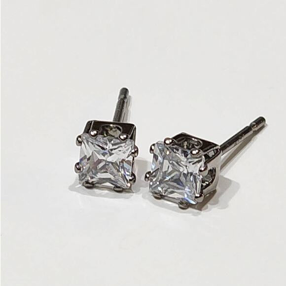 Brilliant Princess Cut 1 CTW Cubic Zirconia Stud Earrings - Picture 4 of 11